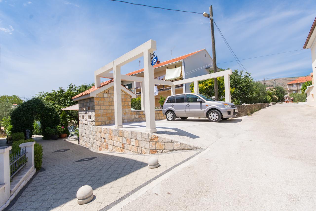 Apartment Lorenzo Trogir Bagian luar foto